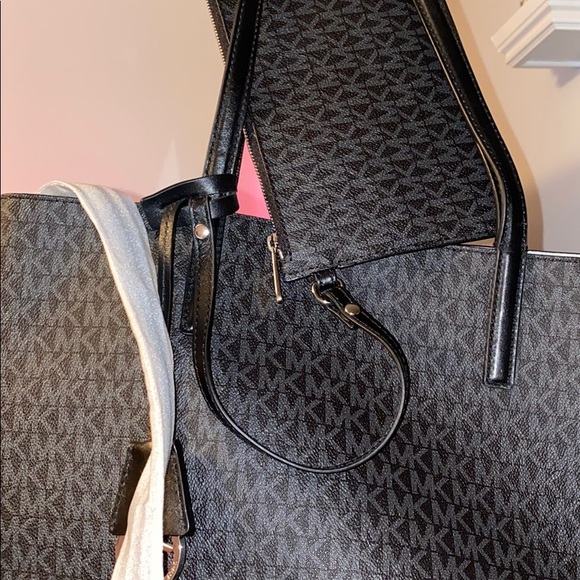 NWOT!! Michael Kors Tote - Picture 2 of 5